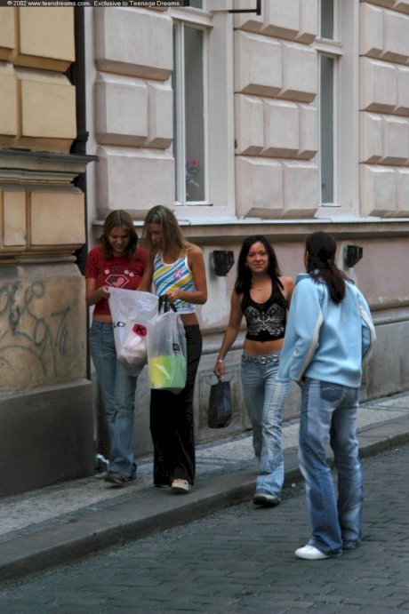 Les Archive 4 Girls in Prague