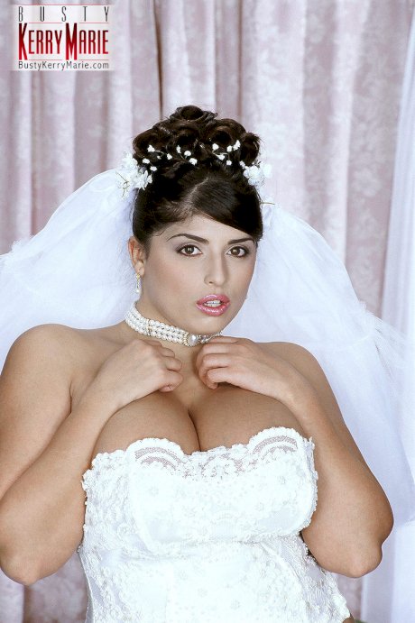 Curvy bride Kerry Marie lets out her huge naturals & slides a toy in her twat