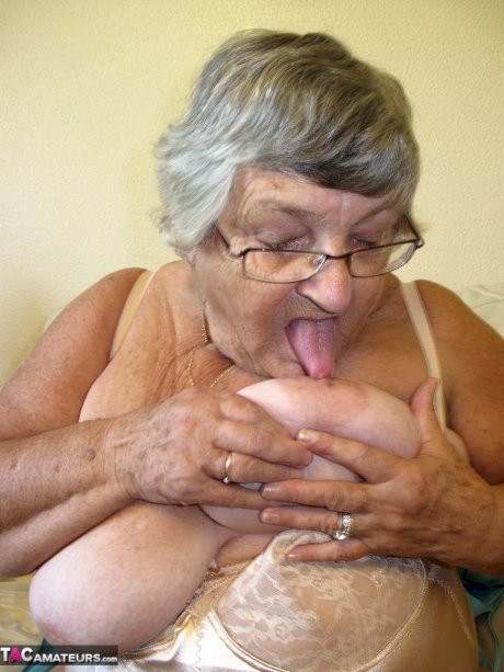 Brazen horny granny Grandma Libby shamelessly reveals saggy tits & aged pussy
