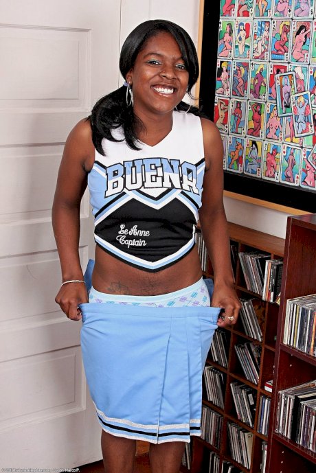 Ebony cheerleader Jordan Lover parts her bush after showing her beaver - Photo 5