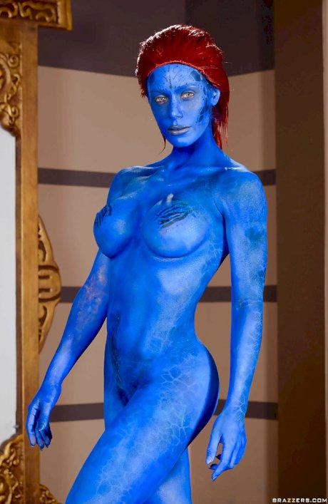 Redhead fetish babe Nicole Aniston flaunting big naked tits in body paint