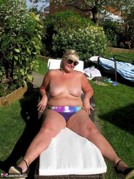 Fat mature woman Chrissy Uk sucks a dick after making her nude debut in a yard