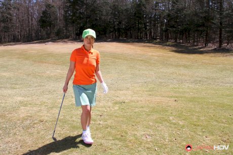 Japanese woman Nana Kunimi lifts up her skirt while on a golf course - Photo 5