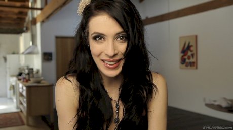 Dazzling American MILF Bobbi Starr gets filmed in steamy lesbian pussy session