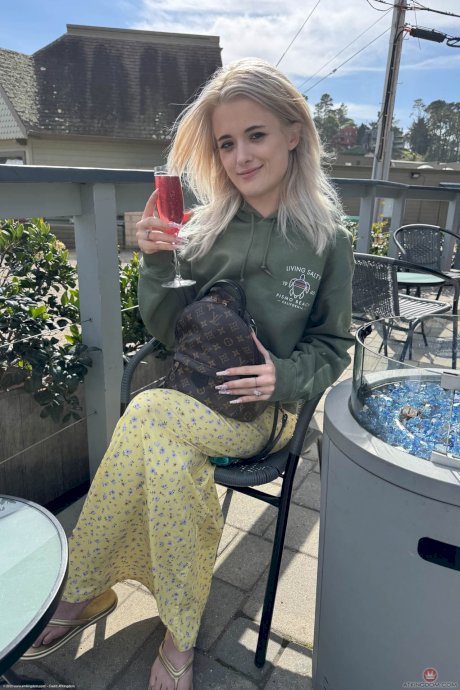 Blonde amateur Nicole Nichols shows her pussy before enjoying a meal out - Photo 12