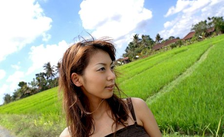Young Japanese girl Honoka exposes her great tits in the countryside