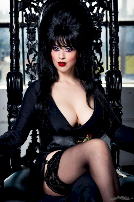 Dark fetish mistress Larkin Love treats you to her big tits on Halloween