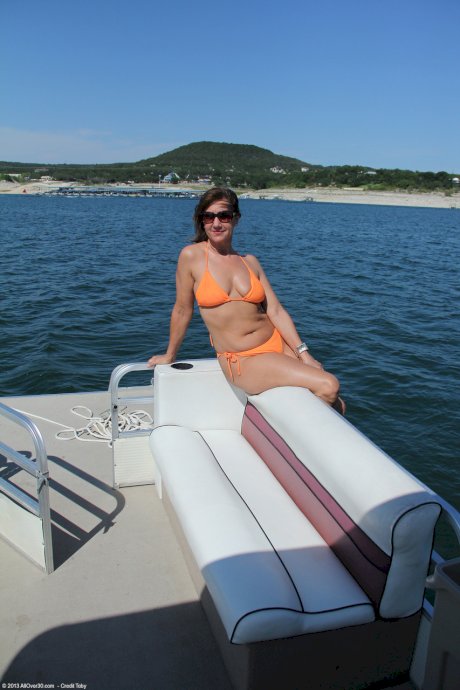 Horny mature Lynn flaunts her saggy naturals and poses naked on a boat