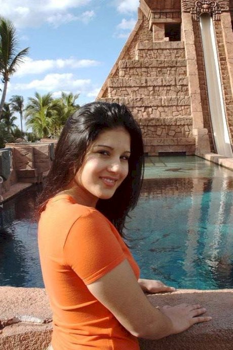 Brunette Indian pornstar Sunny Leone flaunting her big ass & her fake tits