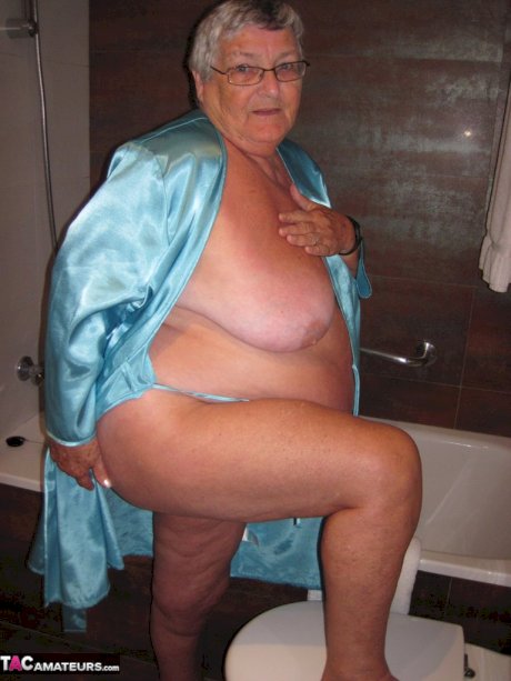 Morbidly obese woman Grandma Libby shaves before taking a bubble bath