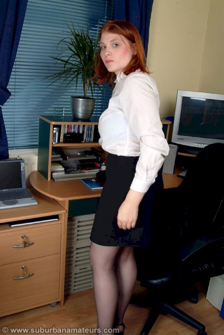 Amateur redheaded secretary Kelly M flaunts her big boobs and toys herself