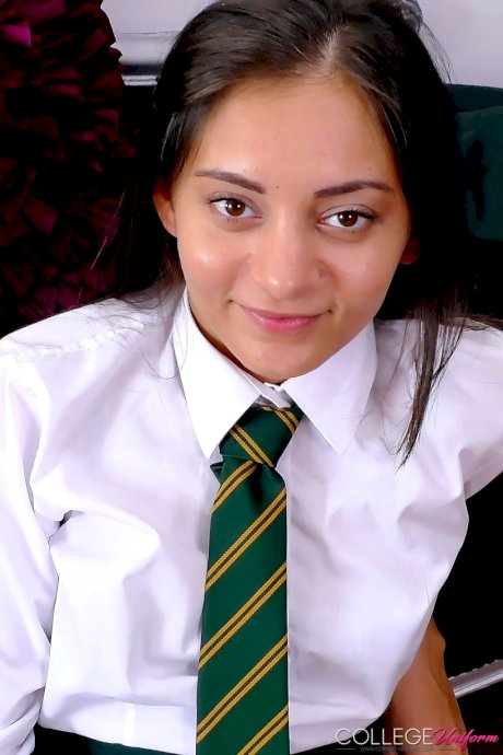 Kinky teen student Shrima Malati rubs her clam before taking a big dick in it - Photo 6