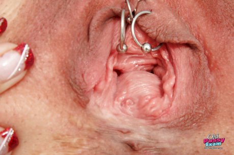 Nasty granny in glasses masturbating her muff and pissing