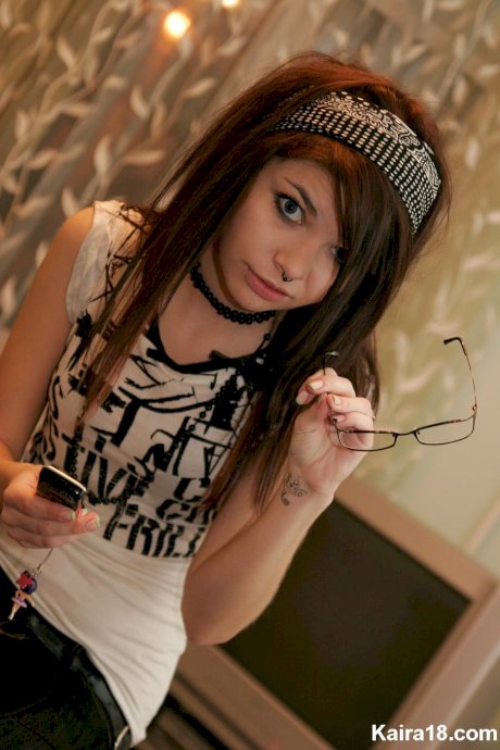 Solo girl Kaira 18 takes off her glasses while fully clothed - Photo 14
