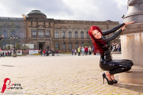 Solo model Lara Larsen sports red hair while modelling latex wear in a square - Photo 9