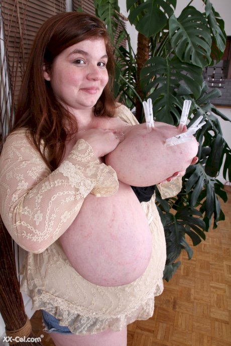Fat amateur brunette Lexxxi Luxe oils up her giant melons and squeezes them