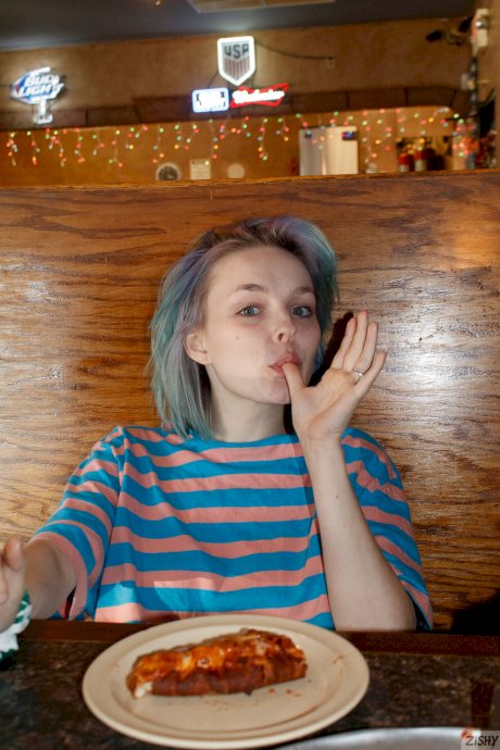 Sexy amateur Vonnie Bean flashes her natural big tits at a restaurant