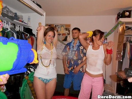 Hot Amberr's coed graduation party turns into massive drunk orgy - Photo 2
