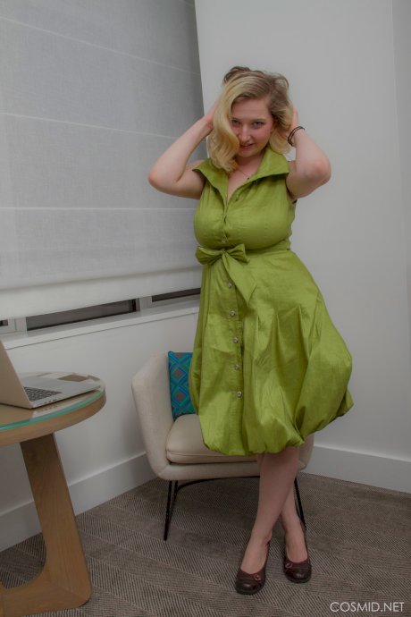 Blonde amateur Mim Turner releases her big natural tits as she removes dress