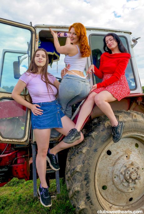 Molly Kit and her lesbian girlfriends have a 3some on a farm - Photo 3