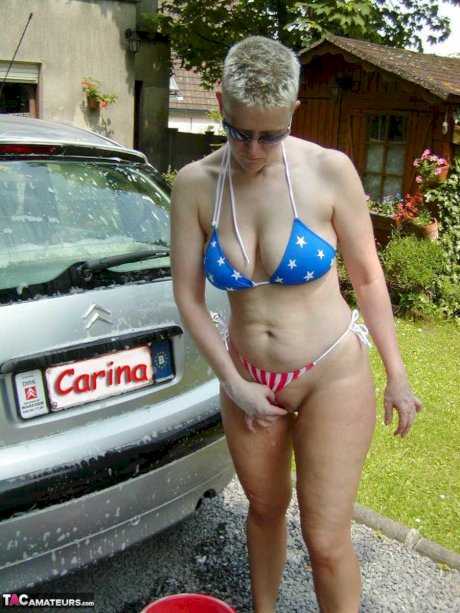 Older blonde Tiffany Pearl washes her car while wearing a bikini - Photo 7