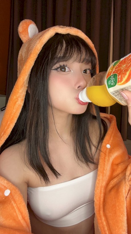 Asian OnlyFans cam babe Mya Mira flaunts her big ass in a sexy compilation