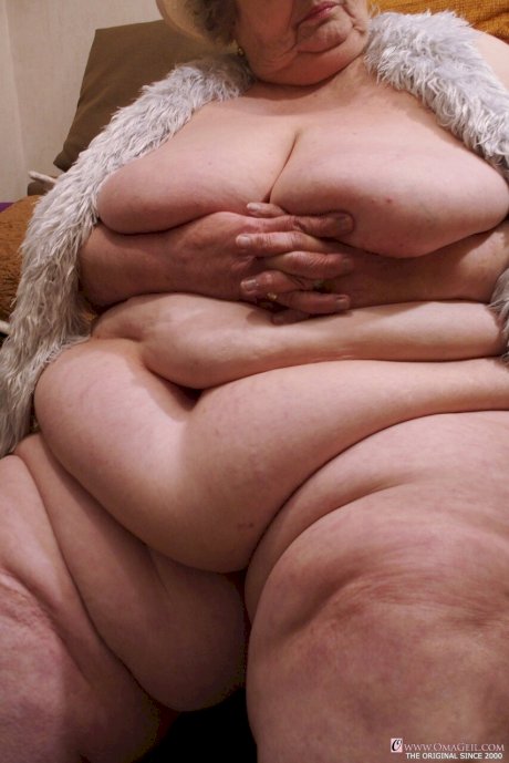 Oma Geil starring Elephantine Nude Pictures