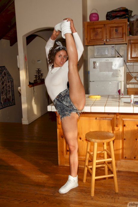 Hot amateur babe Sonya Ash loses her jean shorts & poses in her bodysuit