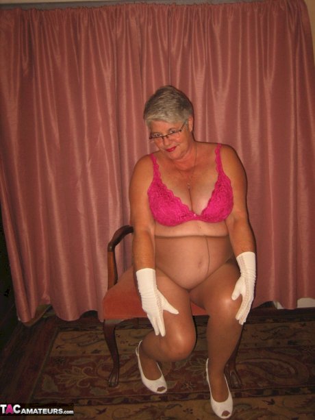 Old amateur Girdle Goddess strips completely naked in a confident manner