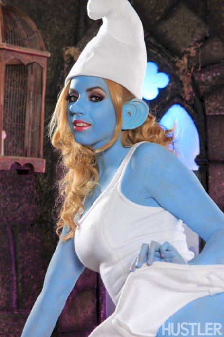 Cosplay babe Lexi Belle flaunts big blue tits while dressed in smurf costume