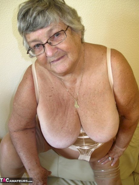 Brazen horny granny Grandma Libby shamelessly reveals saggy tits & aged pussy