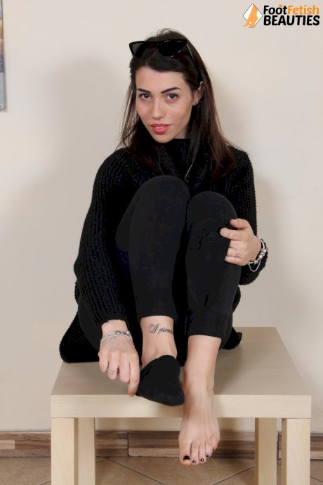 Clothed female Petra removes her boots and socks to show her pretty feet - Photo 8