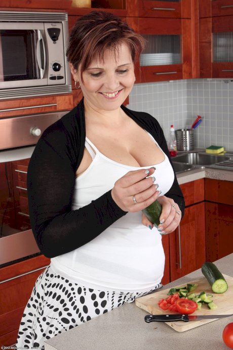 Redheaded Czech housewife Marie Jeanne masturbates with a cucumber