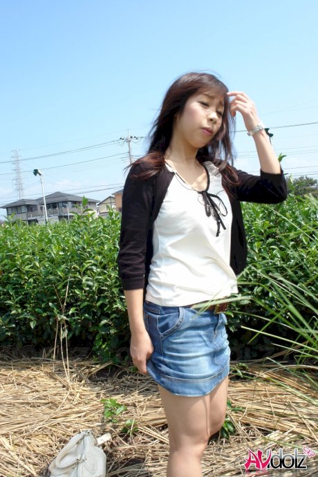 Japanese babe Karin Asahi reveals her big tits and hot pussy outdoors - Photo 15