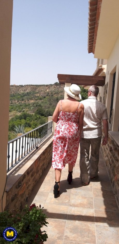 Chubby granny Camilla Creampie has hardcore anal sex with her hubby outdoors