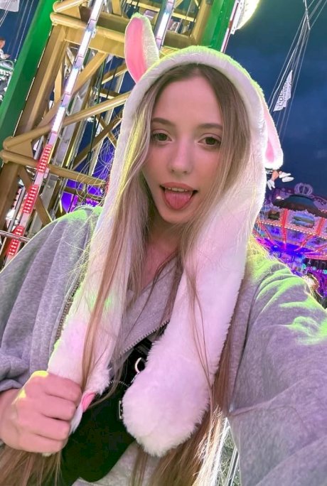 Amateur girl with long hair takes selfies in a variety of outfits - Photo 3