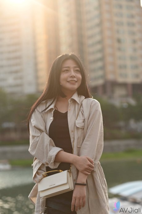 Asian teen Song Yuchuan gets her twat filled in lingerie after a city walk