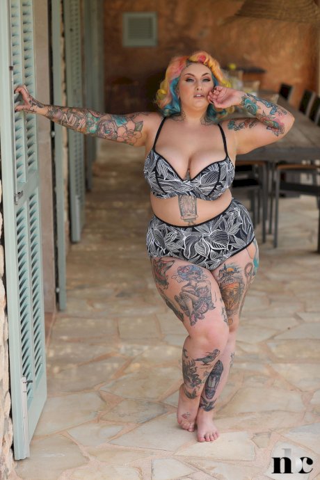 Fatty inked model with colorful hair Galda Lou stripping and posing nude