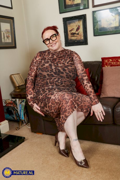 Chubby MILF with glasses Jenna Jay licks her big tits & fingers her fat pussy - Photo 3