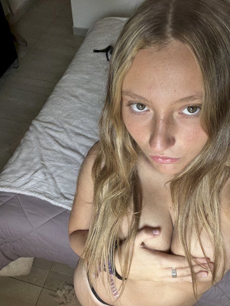 Teen amateur Estell Aily unveils her fat ass and covers her boobs