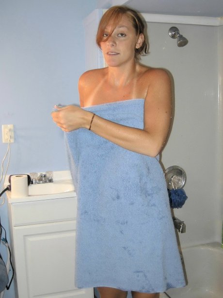 Tall MILF amateur Mariah washes her tanned big tits & ass in the shower