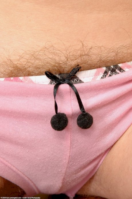 Golden-haired teen Heidi Hanson shows her hairy body & fingers her booty - Photo 10