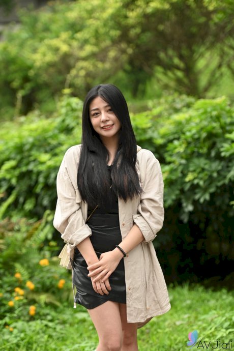 Asian teen Song Yuchuan gets her twat filled in lingerie after a city walk - Photo 1