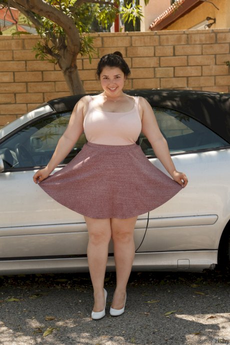 Curvy girlfriend Carolina Munoz shows her fat ass and lacy white undies