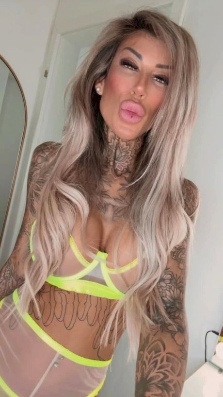 Inked amateur bombshell Jacky posing in her exotic yellow lingerie