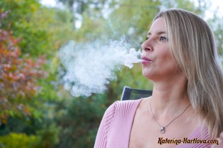 Busty blonde Katerina Hartlova smokes a vape pen while playing with her pussy - Photo 2