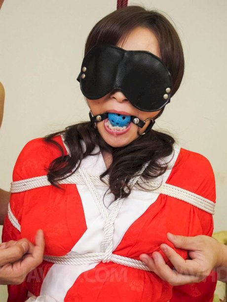 Japanese woman Miyama Ranko is blindfolded and ball gagged before messy sex