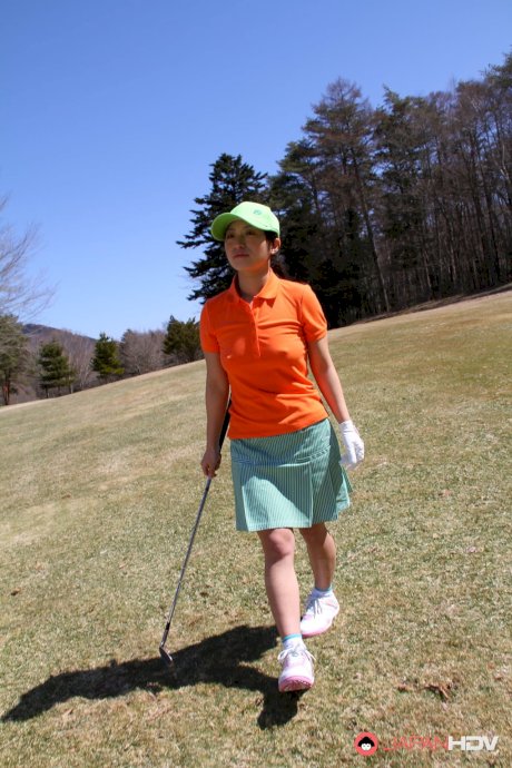 Japanese woman Nana Kunimi lifts up her skirt while on a golf course - Photo 3