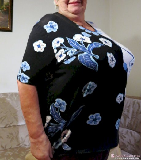 Naughty granny Neebana shows her chubby body while completely naked