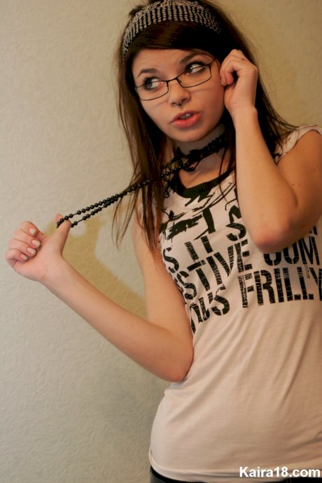 Solo girl Kaira 18 takes off her glasses while fully clothed - Photo 2